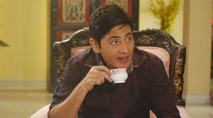 Asif Sheikh: शो में विभूति नारायण मिश्रा के किरदार में नजर आते हैं एक्टर आसिफ शेख. मीडिया रिपोर्ट्स के मुताबिक आसिफ शेख की प्रति एपिसोड सैलरी करीब 70 हजार रुपए है.