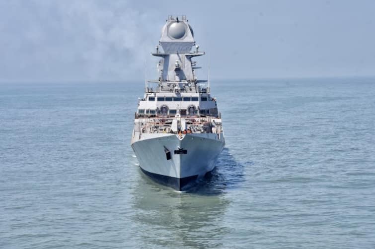 INS Visakhapatnam: आज नौसेना में शामिल होगा INS विशाखापत्तनम, ब्रह्मोस और बराक जैसी घातक मिसाइलों से है लैस INS Visakhapatnam: Navy's Stealth Guided-Missile Destroyer INS Visakhapatnam, To Be Commissioned Today INS Visakhapatnam: आज नौसेना में शामिल होगा INS विशाखापत्तनम, ब्रह्मोस और बराक जैसी घातक मिसाइलों से है लैस