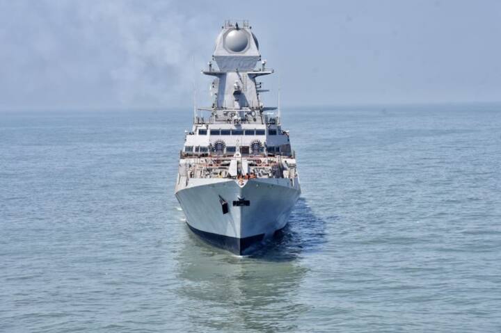 INS Visakhapatnam: Navy's Stealth Guided-Missile Destroyer INS Visakhapatnam, To Be Commissioned Today INS Visakhapatnam: आज नौसेना में शामिल होगा INS विशाखापत्तनम, ब्रह्मोस और बराक जैसी घातक मिसाइलों से है लैस