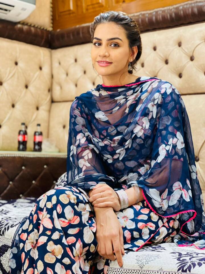 ਦੀਪ ਨੇ ਕਈ ਮਸ਼ਹੂਰ ਪੰਜਾਬੀ ਕਲਾਕਾਰਾਂ ਜਿਵੇਂ ਕਿ ਐਮੀ ਵਿਰਕ, ਦੇਵ ਖਰੌੜ, ਬਿੰਨੂ ਢਿੱਲੋਂ, ਰੋਸ਼ਨ ਪ੍ਰਿੰਸ, ਹਰੀਸ਼ ਵਰਮਾ, ਨੀਰੂ ਬਾਜਵਾ, ਸਿੰਮੀ ਚਾਹਲ ਅਤੇ ਹੋਰ ਬਹੁਤ ਸਾਰੇ ਕਲਾਕਾਰਾਂ ਨਾਲ ਕੰਮ ਕੀਤਾ ਹੈ। ਉਹ ਦਿਲਜੀਤ ਦੋਸਾਂਝ, ਵਿੱਕੀ ਕੌਸ਼ਲ ਤੇ ਕਾਰਤਿਕ ਆਰੀਅਨ ਨਾਲ ਕੰਮ ਕਰਨ ਦੀ ਇੱਛਾ ਰੱਖਦੀ ਹੈ।