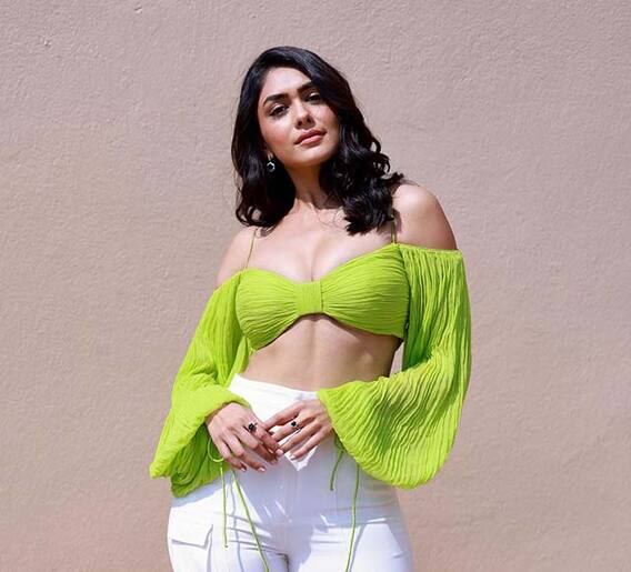 चुलबुली मृणालचा अनोखा अंदाज