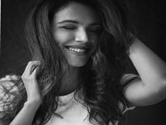 In Pics : श्रिया पिळगावकरचं ब्लॅक अँड व्हाईट फोटोशूट, पाहा फोटो