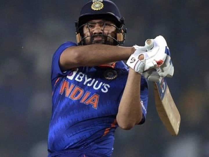 रोहित शर्मा ने न्यूजीलैंड के खिलाफ दूसरे टी-20 मुकाबले में केएल राहुल के साथ 117 रन की साझेदारी की थी. इस साझेदारी की बदौलत उन्होंने टी-20 इंटरनेशनल में सबसे ज्यादा शतकीय साझेदारी के रिकॉर्ड की बराबरी की थी. रोहित-राहुल के बीच अब 5 शतकीय साझेदारी हो चुकी है. पाकिस्तान के बाबर आजम और मोहम्मद रिजवान के बीच भी इतनी ही साझेदारियां हुई हैं.