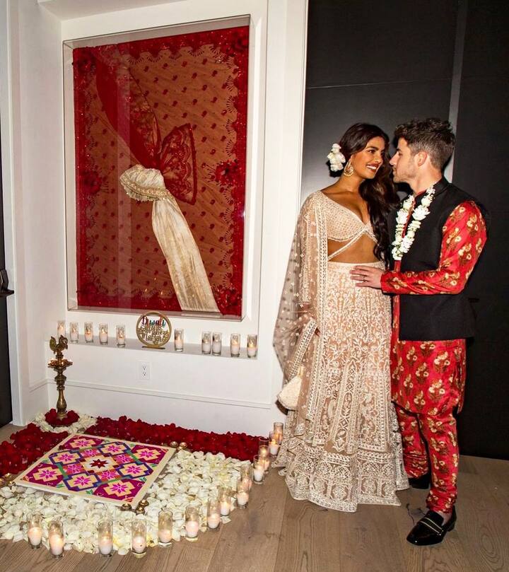 बताया जाता है कि इस इवेंट के बाद प्रियंका और निक एक दूसरे को पसंद करने लगे थे. इसके बाद प्रियंका ने निक जोनस को एक बार अपने घर पर भी इनवाइट किया था.