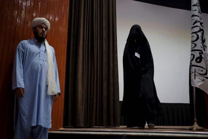 Afghanistan: Taliban in fresh decree order women to wear all-covering burqa Afghanistan:  :  బయటకొస్తే బురఖా తప్ప ఏమీ కనిపించకూడదు - ఆఫ్ఘన్ మహిళలకు తాలిబన్ల కొత్త రూల్ !
