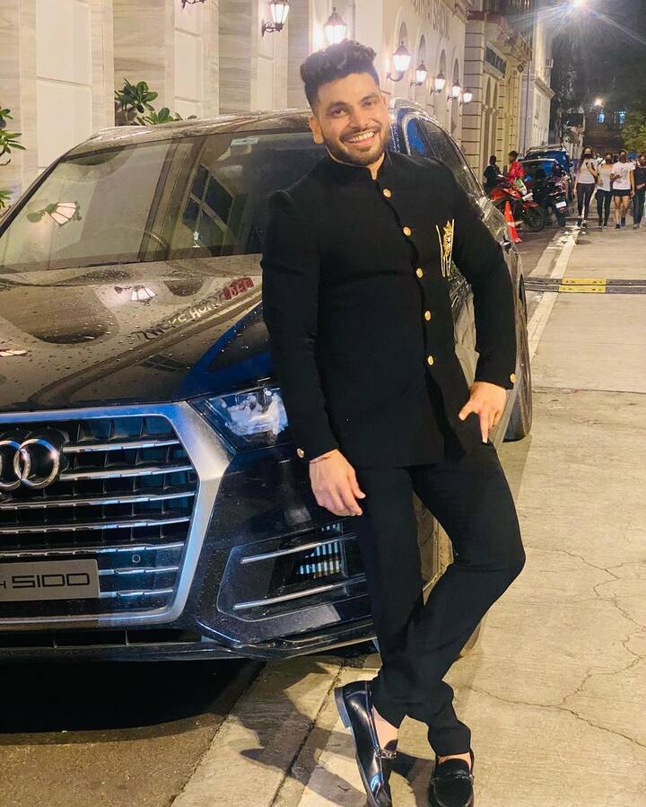 यामध्ये शिव ठाकरेला दुखापत झाली आहे. शिव ठाकरे, त्यांचे जावई, बहीण आणि भाचा हे कारने शनिवारी सकाळी अमरावती वरुन परतवाडा येथे कामानिमित्त निघाले होते. त्यावेळी हा अपघात झाला.(photo: shivthakare9/ig)