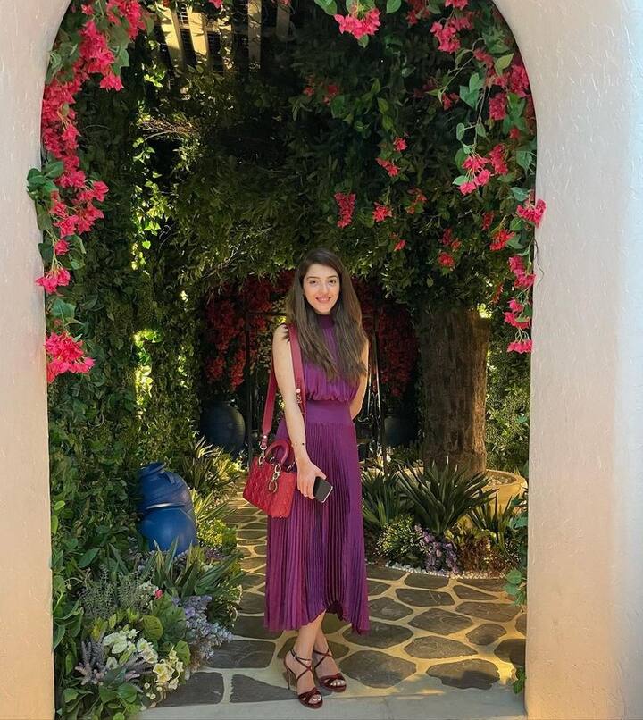 మెహ్రీన్ క్యూట్ ఫొటోలు (Image Courtesy: Instagram)