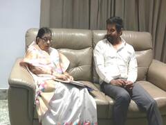 கனவு பலித்தது... பாடகி பி. சுசீலாவை சந்தித்த விக்ரம்!