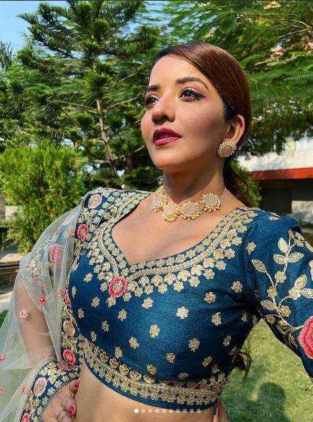 आज टीवी और भोजपुरी का बड़ा नाम बन चुकी मोनालिसा ने कभी अपने करियर की शुरुआत बी-ग्रेड फिल्मों से की थी. इसी दौरान वह अपने से काफी बड़े उम्र के एक शख्स मदन के प्यार में भी पड़ गई थीं. करीब 6 साल मुंबई में लिव-इन में रहने के बाद दोनों का रिश्ता खत्म हो गया था.