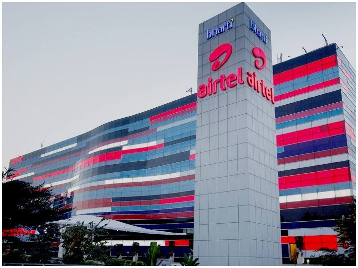 Airtel Prepaid Plans : टेलिकॉम कंपनी एयरटेल ने 22 नवंबर 2021 को अपने प्रीपेड प्लांस की टैरिफ दरें बढ़ा दी हैं. कंपनी ने टैरिफ दरों में 20-25 फीसदी की बढ़ोतरी की है. नया प्लान 26 नवंबर 2021 से लागू हो जाएगा. आइए जानते हैं कि कौन का प्लान कितना महंगा हुआ है.