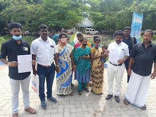 கந்து வட்டி புகாரளித்தால் போலீஸ் கட்டப்பஞ்சாயத்து - மதுரை ஆட்சியர் அலுவலகத்தில் மனு