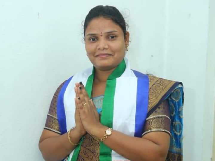 Nellore Mayor Election: నెల్లూరు నగర కార్పొరేషన్ కొత్త మేయర్ పేరు ఖరారు.. ఎవరంటే.. Nellore Mayor Election: Potluri Sravanthi Confirms as Nellore New Mayor Nellore Mayor Election: నెల్లూరు నగర కార్పొరేషన్ కొత్త మేయర్ పేరు ఖరారు.. ఎవరంటే..