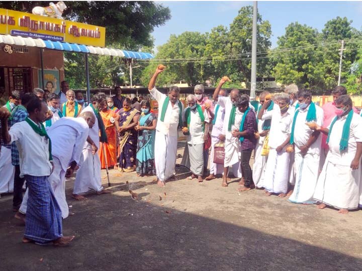 திரும்பபெறப்பட்ட வேளாண் சட்டங்கள் - 108 தேங்காய் உடைத்து விநாயகருக்கு நேர்த்திக்கடன்