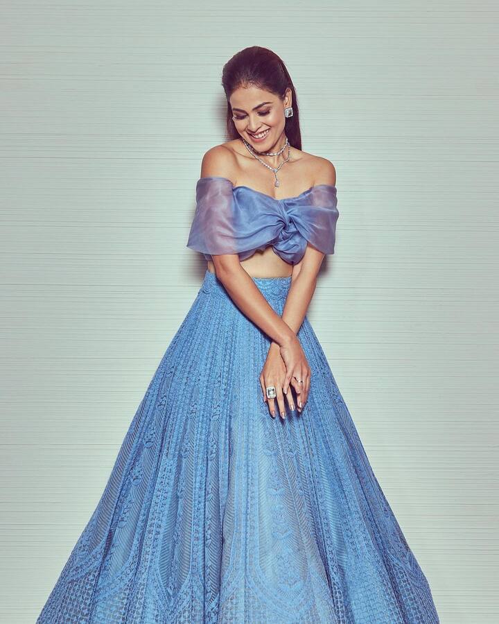 సూపర్ హిట్ సినిమాలతో తెలుగులో అగ్ర హీరోయిన్ గా కొనసాగుతున్న సమయంలోనే తన సహనటుడు రితేష్ దేశ్ ముఖ్ ను పెళ్లి చేసుకుని సినిమాలకు దూరమైంది. (Image credit: Instagram)