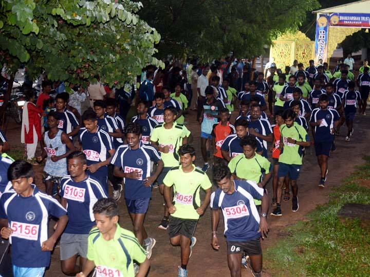 தஞ்சாவூரில் நடந்த மாரத்தான் போட்டி - உத்தரப்பிரதேசத்தை சேர்ந்த ராணுவ வீரருக்கு ஒரு லட்சம் பரிசு