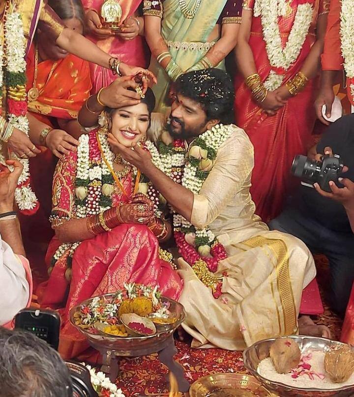 வாழ்த்துகள் சித் - ஸ்ரேயா