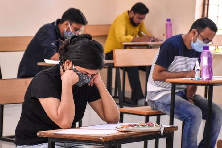 ২ প্রতিযোগিতামূলক পরীক্ষায় বাধ্যতামূলক আধার কার্ড এখন দেশের প্রতিযোগিতামূলক পরীক্ষায় যেমন-JEE, NEET ইত্যাদিতে বাধ্যতামূলক করা হয়েছে আধার কার্ড। এই কার্ড না থাকলে পরীক্ষায় বসতে পারবেন না পরীক্ষার্থী।