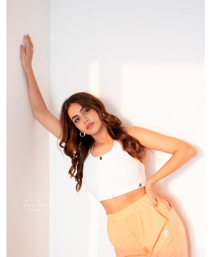 ਦੀਪ ਸਹਿਗਲ ਪੋਲੀਵੁੱਡ ਇੰਡਸਟਰੀ ਵਿੱਚ ਇੱਕ ਮਾਡਲ ਅਤੇ ਅਭਿਨੇਤਰੀ ਹੈ, ਜੋ ਭੱਜੋ ਵੀਰੋ ਵੇ (2018), ਗੋਲਕ ਬੁਗਨੀ ਬੈਂਕ ਤੇ ਬਟੂਆ (2018), ਡੀਐਸਪੀ ਦੇਵ (2019), ਮੁੰਡਾ ਫਰੀਦਕੋਰੀਆ (2019) ਅਤੇ ਹੋਰ ਬਹੁਤ ਸਾਰੀਆਂ ਫਿਲਮਾਂ 'ਚ ਆਪਣੀ ਸ਼ਾਨਦਾਰ ਅਦਾਕਾਰੀ ਲਈ ਜਾਣੀ ਜਾਂਦੀ ਹੈ। ਦੀਪ ਨੇ ਆਪਣੇ ਅਦਾਕਾਰੀ ਕਰੀਅਰ ਦੀ ਸ਼ੁਰੂਆਤ 2017 'ਚ ਸੀਰੀਅਲ 'ਏਕ ਕਹਾਨੀ' 'ਚ ਕੀਤੀ ਸੀ।