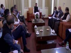 Delhi Pollution: प्रदूषण में थोड़ी सी कमी होते ही दिल्ली सरकार ने दी बड़ा राहत, लिए गए कई बड़े फैसले