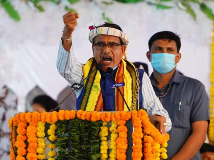 चुनावी राज्यों में दौरे के मद्देनजर शिवराज सिंह चौहान की सुरक्षा बढ़ाई गई, 15 और एसटीएफ जवान रहेंगे तैनात MP CM Shivraj Singh Chouhan Security Increased 15 STF Jawans deployed ANN चुनावी राज्यों में दौरे के मद्देनजर शिवराज सिंह चौहान की सुरक्षा बढ़ाई गई, 15 और एसटीएफ जवान रहेंगे तैनात