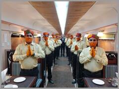 Ramayan Express: abp न्यूज़ की खबर का असर, संतों के विरोध के बाद IRTC ने बदली रामायण एक्सप्रेस के वेटर्स की भगवा ड्रेस