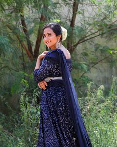 Lasya Manjunath Photos: నీలి రంగు లెహెంగాలో మెరిసిపోతున్న లాస్య