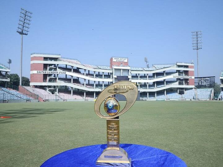 SMAT 2021 These batsmen and bowlers rises in the Syed Mushtaq Ali Trophy tournament know the performance of top 5 players SMAT 2021: सैयद मुश्ताक अली ट्रॉफी में इन बल्लेबाजों और गेंदबाजों ने मचाया तहलका, जानें टॉप 5 खिलाड़ियों का प्रदर्शन