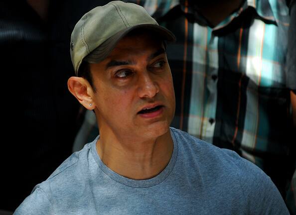 ਬਾਲੀਵੁੱਡ ਸੁਪਰਸਟਾਰ ਆਮਿਰ ਖਾਨ ਇਨ੍ਹੀਂ ਦਿਨੀਂ ਆਪਣੇ ਤੀਜੇ ਵਿਆਹ ਨੂੰ ਲੈ ਕੇ ਸੁਰਖੀਆਂ 'ਚ ਹਨ। ਕੁਝ ਦਿਨ ਪਹਿਲਾਂ ਖਬਰ ਆਈ ਸੀ ਕਿ ਆਮਿਰ ਤੀਜੀ ਵਾਰ ਬਾਲੀਵੁੱਡ ਅਦਾਕਾਰਾ ਨਾਲ ਵਿਆਹ ਕਰਨ ਜਾ ਰਹੇ ਹਨ। ਕਿਹਾ ਜਾ ਰਿਹਾ ਸੀ ਕਿ ਫਿਲਮ 'ਲਾਲ ਸਿੰਘ ਚੱਢਾ' ਦੇ ਰਿਲੀਜ਼ ਹੋਣ ਤੋਂ ਬਾਅਦ ਆਮਿਰ ਆਪਣੇ ਵਿਆਹ ਦਾ ਐਲਾਨ ਕਰਨਗੇ। ਹੁਣ ਇਸ ਬਾਰੇ ਇੱਕ ਨਵਾਂ ਅਪਡੇਟ ਆਇਆ ਹੈ।