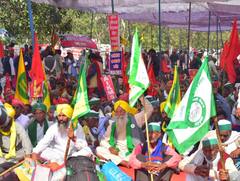 Lucknow Kisan Mahapanchayat Live Updates: लखनऊ में किसान महापंचायत जारी, राकेश टिकैत बोले- नकली और बनावटी हैं सरकार के सुधार