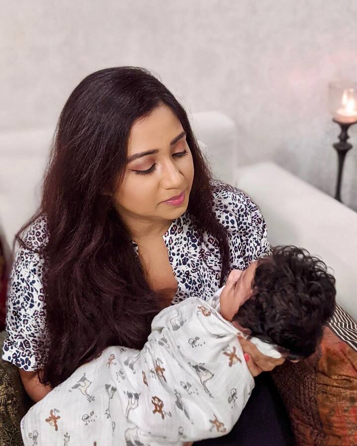 కొడుకుతో శ్రేయ ఘోషల్ (Image credit: Instagram)