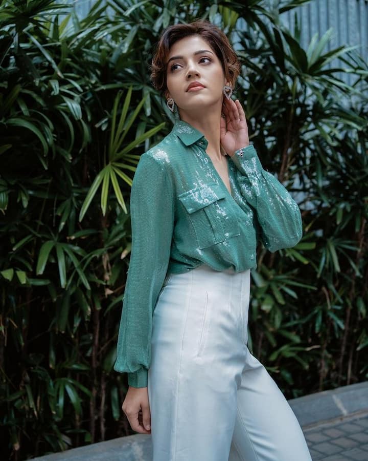 అయితే ఈ మధ్యకాలంలో ఎంగేజ్మెంట్ బ్రేకప్ తో వార్తల్లో నిలిచింది మెహ్రీన్. (Image Courtesy: Instagram)