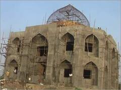 Madhya Pradesh: शख्स ने पत्नी को गिफ्ट करने के लिए बनवाया ताजमहल जैसा घर, देखें तस्वीरें