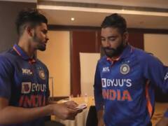 'Magician' Shreyas Iyer Bluffs Mohammed Siraj With A 'Joker Card Trick' - Watch