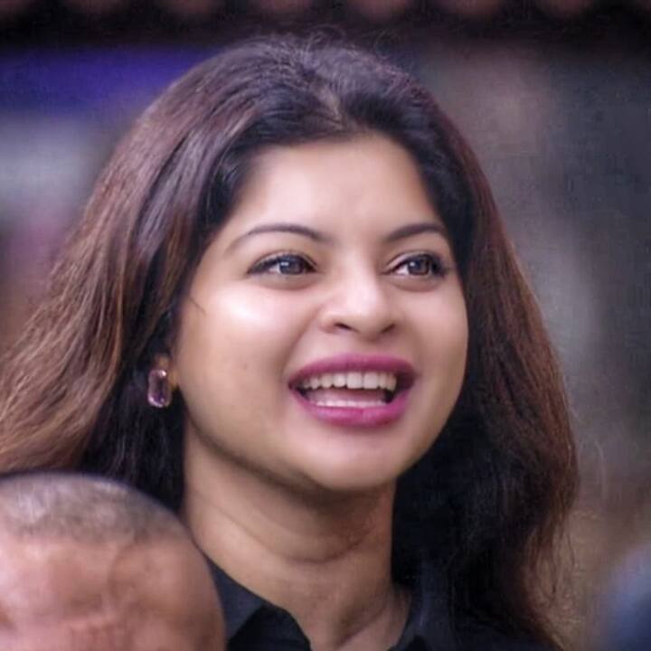मीरा आणि उत्कर्ष गायत्रीवर नाराज झालेले दिसले. तर विकास आणि सोनालीमध्येदेखील भांडण झालेले दिसून आले. तर मीरा आणि उत्कर्षला या आठवड्यात कारागृहाची शिक्षा भोगावी लागली.  (photo:the_sneha/ig)