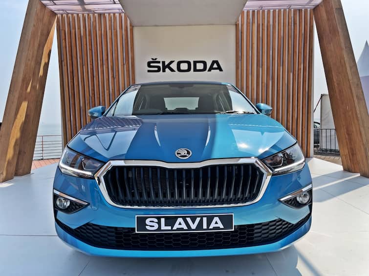New Skoda Slavia sedan first look review and features Skoda Slavia First Look: स्कोडाच्या स्लाव्हियाचा फर्स्ट लूक समोर, काय आहे खासियत? घ्या जाणून
