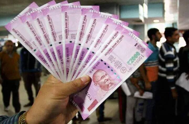 ਤੁਸੀਂ ਇਹ ਖਾਤਾ 10 ਸਾਲ ਤੋਂ ਵੱਧ ਉਮਰ ਦੇ ਆਪਣੇ ਬੱਚੇ ਦੇ ਨਾਮ 'ਤੇ ਖੋਲ੍ਹ ਸਕਦੇ ਹੋ। ਇਸ 'ਚ ਤੁਹਾਨੂੰ ਹਰ ਮਹੀਨੇ ਵਿਆਜ ਦਾ ਲਾਭ ਮਿਲੇਗਾ, ਜਿਸ ਨੂੰ ਤੁਸੀਂ ਟਿਊਸ਼ਨ ਫੀਸ ਵਜੋਂ ਵਰਤ ਸਕਦੇ ਹੋ। ਪੋਸਟ ਆਫਿਸ ਮਾਸਿਕ ਬਚਤ ਯੋਜਨਾ 'ਚ ਗਾਹਕਾਂ ਨੂੰ 6.6 ਪ੍ਰਤੀਸ਼ਤ ਦੀ ਦਰ ਨਾਲ ਵਿਆਜ ਮਿਲਦਾ ਹੈ।