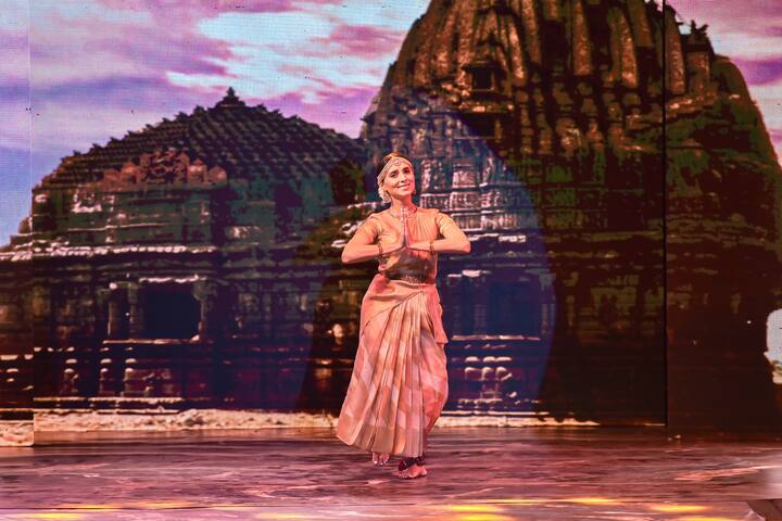 ફિક્કી વાયએફએલઓ (FICCI YFLO), અમદાવાદનાં અધ્યક્ષ, સુપ્રિયા જિંદાલના પ્રયાસથી કલા અને સંસ્કૃતિને પ્રોત્સાહન આપવાના હેતુસર અમદાવાદ શહેરના અમીતારા આર્ચડમાં ATELIER કાર્યક્રમનું આયોજન કરવામાં આવ્યું. ઐતિહાસિક ભારતથી આધુનિક ભારત સુધીની ભારતીય હસ્તકલા અને કારીગરોમાં જોમ ભરતા આ કાર્યક્રમ પ્રસંગે ઉમંગ હઠીસિંહ સહિતના કળાપ્રેમીઓ ઉપસ્થિત રહ્યા.