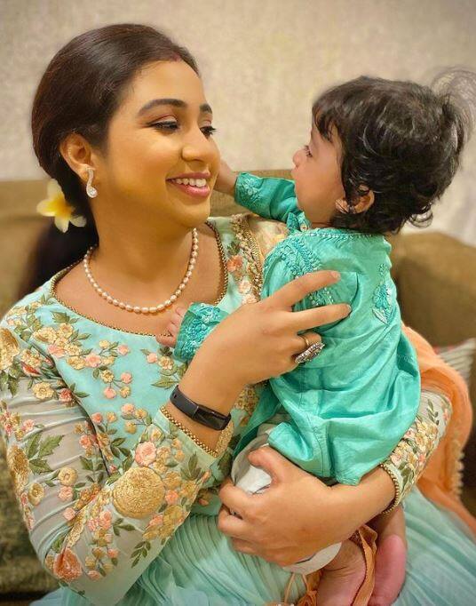 உனக்கு தெரிந்த மொழியிலே எனக்கு பேச தெரியலை..எனக்கு தெரிந்த பாசை பேச உனக்கு தெரியவில்லை