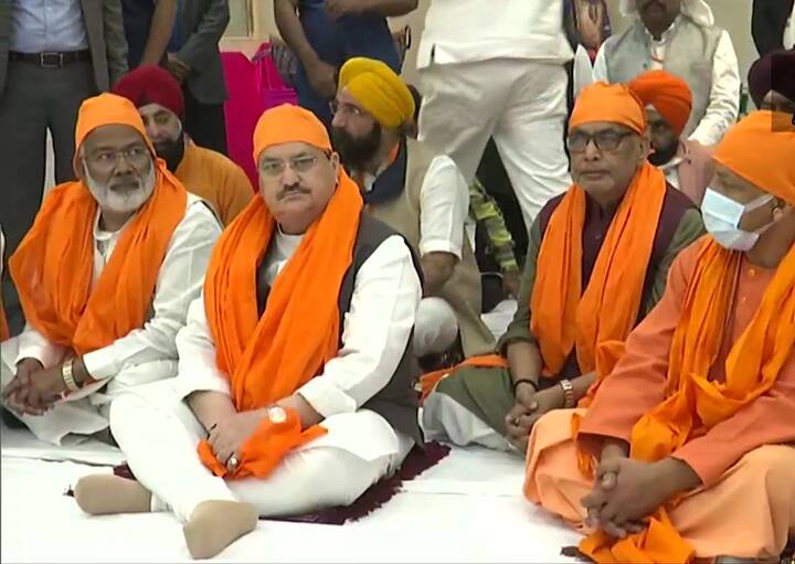 नड्डा और मुख्यमंत्री योगी ने कुछ समय यहां गुरुद्वारे में बिताया. बीजेपी राष्ट्रीय अध्यक्ष कानपुर में चार घंटे रहेंगे और कई कार्यक्रमों में शिरकत करेंगे.