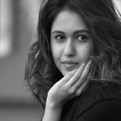 In Pics : क्युट आणि चुलबुली गौतमीचा ब्लॅक अँड व्हाईट अंदाज