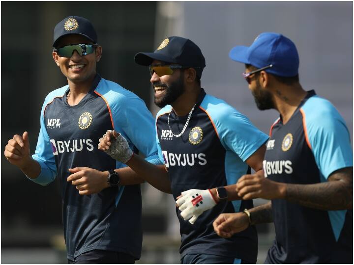 मोहम्मद सिराज कानपुर टेस्ट में टीम इंडिया के मुख्य तेज गेंदबाज होंगे. हालांकि, रहाणे दो तेज गेंदबाज और तीन स्पिनर्स को भी टीम में शामिल कर सकते हैं. (सभी तस्वीरें बीसीसीआई के ट्विटर से ली गई हैं)