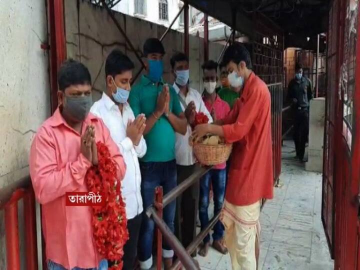 তাঁকে স্তন্যপান করিয়ে বিষমুক্ত করেছিলেন তারা ৷ তারাপীঠের তারা মা উগ্রতারা রূপেই পূজিত হন৷
