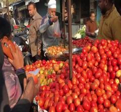UP News: उत्तर प्रदेश के कानपुर, मेरठ, आगरा में सब्जियों के दाम छू रहे आसमान, बिक्री पर भी पड़ रहा असर
