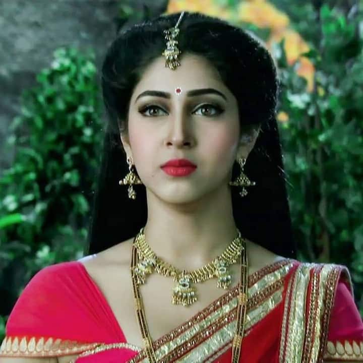 सोनारिका अक्सर ही अपनी एक से एक शानदार तस्वीर फैंस के साथ शेयर करती रहती हैं. कई बार उन्हे बोल्ड अंदाज के लिए आलोचनाओं का सामना भी करना पड़ा है.