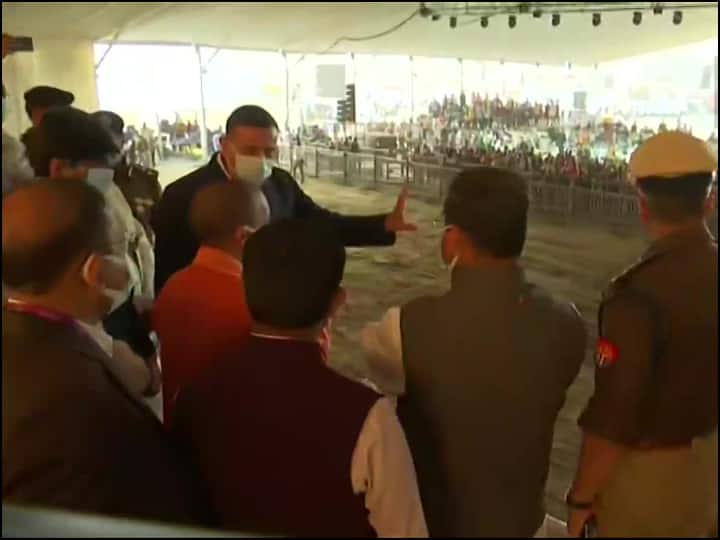 इसके साथ ही उन्होंने कहा कि नोएडा अंतर्राष्ट्रीय हवाई अड्डे के निर्माण के साथ इसमें लगभग 34,000-35,000 करोड़ रुपये का निवेश होगा और 1 लाख से अधिक लोगों को रोज़गार मिलेगा. ये एयरपोर्ट 2024 में कार्यात्मक हो जाएगा. यूपी का ये 5वां अंतर्राष्ट्रीय हवाई अड्डा होगा.