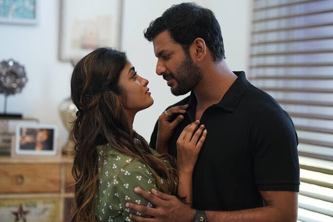 ஆர்யா - விஷால் காம்போவில் உருவான எனிமி படம் கடந்த தீபாவளிக்கு வெளியாகி ரசிகர்கள் மத்தியில் நல்ல வரவேற்பை பெற்றுள்ளது.