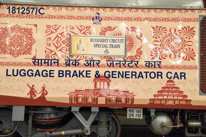 वहीं, आईआरसीटीसी के मुताबिक, इस बार ऐसी पहली रामायण एक्सप्रेस ट्रायल के तौर पर 7 नवंबर को चलाई गई, जो कि फुल बुकिंग के साथ रवाना हुई है. इससे उत्साहित होकर अब दूसरी रामायण एक्सप्रेस ट्रेन भी चलाई जाएगी. 12 दिसंबर को अगली रामायण एक्सप्रेस ट्रेन चलेगी.