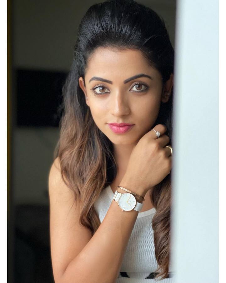 నవ్యా స్వామి క్యూట్ పిక్స్ (Image credit: Instagram)
