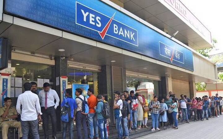 ਯੈੱਸ ਬੈਂਕ (Yes Bank) - ਯੈੱਸ ਬੈਂਕ ਗਾਹਕਾਂ ਨੂੰ ਚੰਗਾ ਵਿਆਜ ਵੀ ਦੇ ਰਿਹਾ ਹੈ। ਜੇਕਰ ਤੁਸੀਂ ਯੈੱਸ ਬੈਂਕ 'ਚ 3 ਸਾਲ ਲਈ ਫਿਕਸਡ ਡਿਪਾਜ਼ਿਟ ਕਰਦੇ ਹੋ ਤਾਂ ਤੁਹਾਨੂੰ 6.25 ਫੀਸਦੀ ਦੀ ਦਰ 'ਤੇ ਵਿਆਜ ਮਿਲੇਗਾ। ਤਿੰਨ ਸਾਲਾਂ ਵਿੱਚ ਤੁਹਾਡੇ 1 ਲੱਖ ਰੁਪਏ 1.20 ਲੱਖ ਵਿੱਚ ਬਦਲ ਜਾਣਗੇ। ਇਸ ਵਿੱਚ ਤੁਹਾਨੂੰ ਘੱਟੋ-ਘੱਟ 10,000 ਰੁਪਏ ਦਾ ਨਿਵੇਸ਼ ਕਰਨਾ ਹੋਵੇਗਾ।