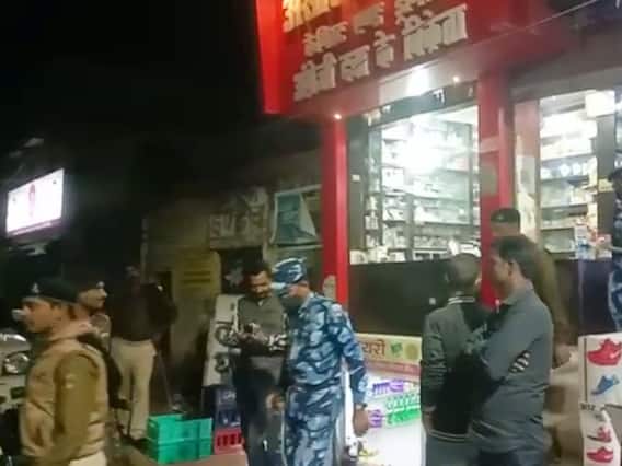Buxar News: बक्सर में पुलिस ने 29 होटलों में की छापेमारी, शराब के साथ 3 लोग गिरफ्तार, 12 बाराती भी नशे में पकड़े गए Buxar News: बक्सर में पुलिस ने 29 होटलों में की छापेमारी, शराब के साथ 3 लोग गिरफ्तार, 12 बाराती भी नशे में पकड़े गए